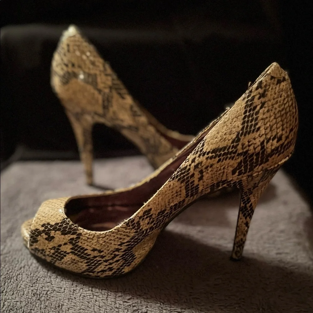 Steve Madden size 9 peep toe snake skin heels - Picture 1 of 7